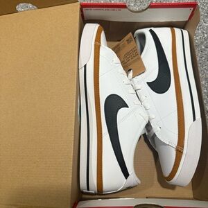 *NEW IN BOX* Men’s size 10 Nike Court Legacy white/black-desert shoes